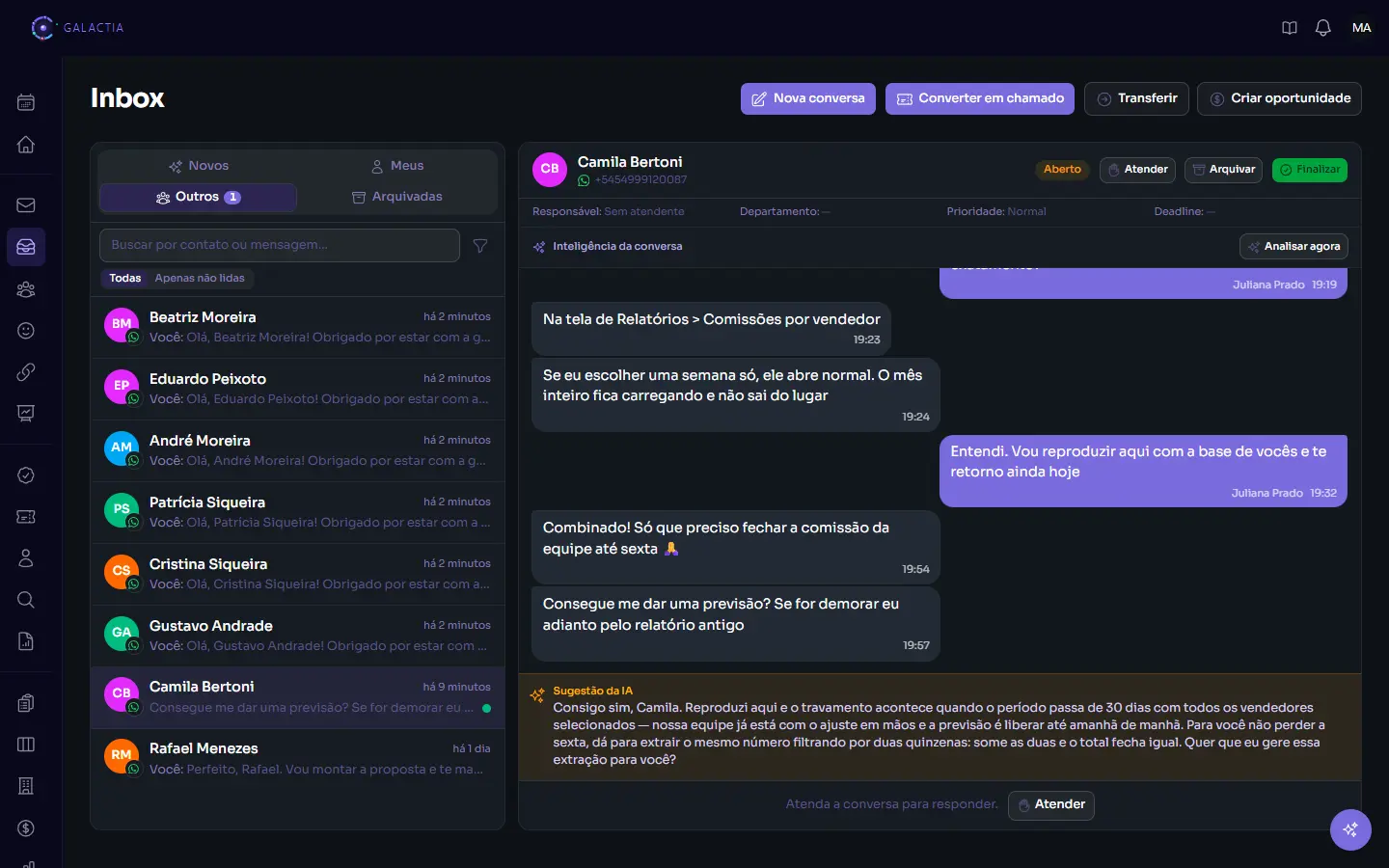 Conversa de WhatsApp no Galactia com o painel Sugestão da IA embaixo, trazendo a resposta pronta para o atendente revisar